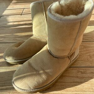 UGG Classic Short Boot